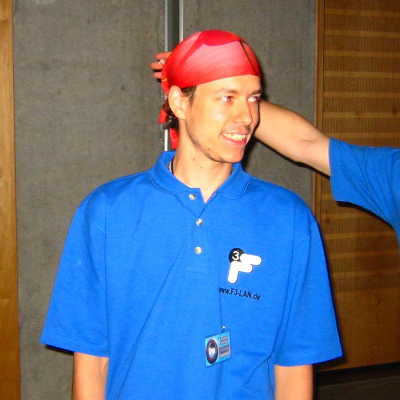 Stefan im F3-LAN Shirt